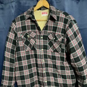 Wrangler insulated shirt/jacket size medium. New never worn.  M19